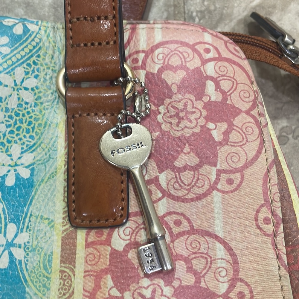Fossil Coronado Boho Leather Floral Shoulder Bag ZB7023 6 1/2" Tall, 12" Wide.